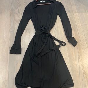 Diane von Furstenberg Black wrap dress with Neck  and wrist Lapel Size 10